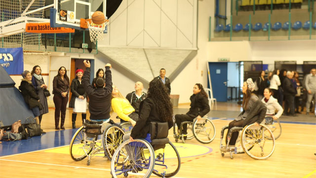 Инвалиды - спортсмены на конференции