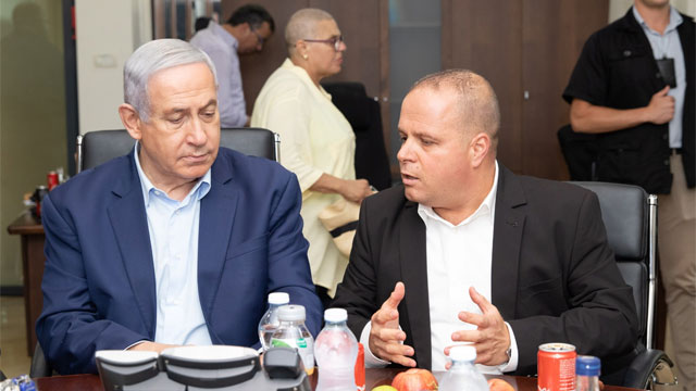 Мэр Ашкелона Томер Глам и премьер-министр Израиля Беньямин Нетаньягу