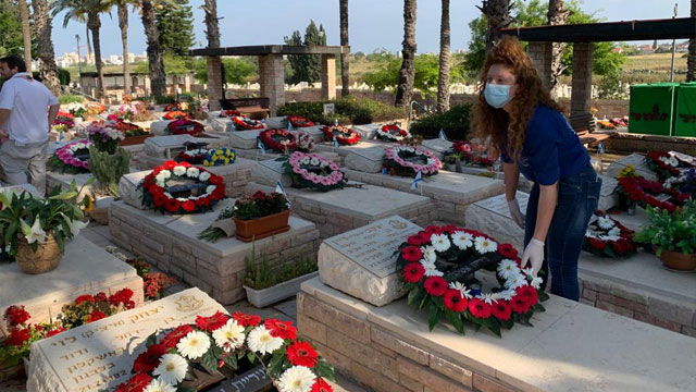 День памяти павших на кладбище