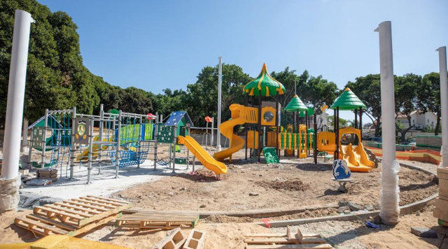 Строительство детской площадки в районе Неве Дкалим