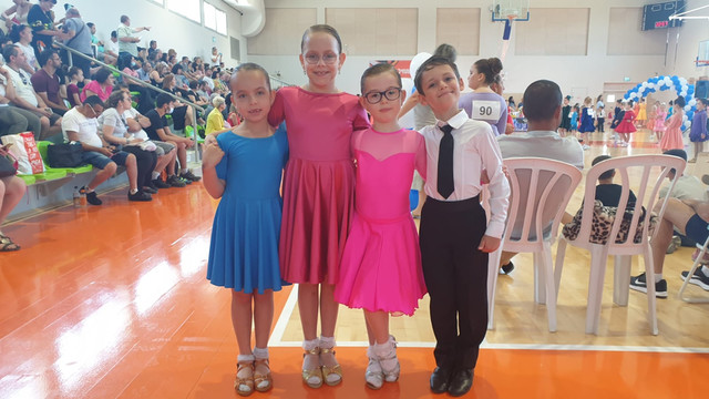 Юные танцоры академии танца "Диаманд"
