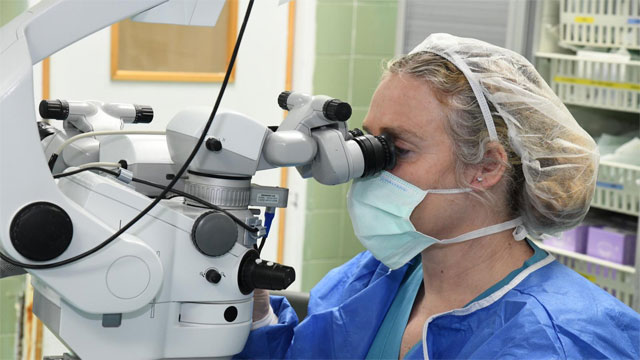 Доктор Лилах Дрори, операция по глаукоме