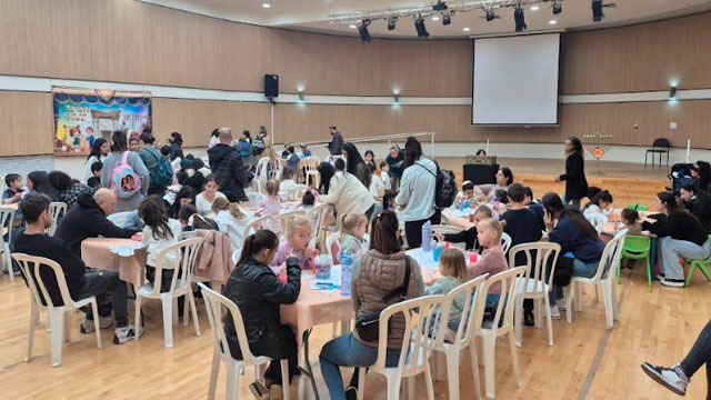 Празднование Хануки в городских общественных центрах