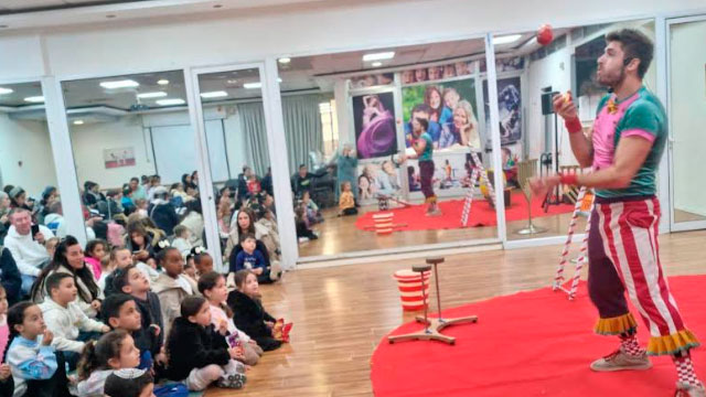 Празднование Хануки в городских общественных центрах