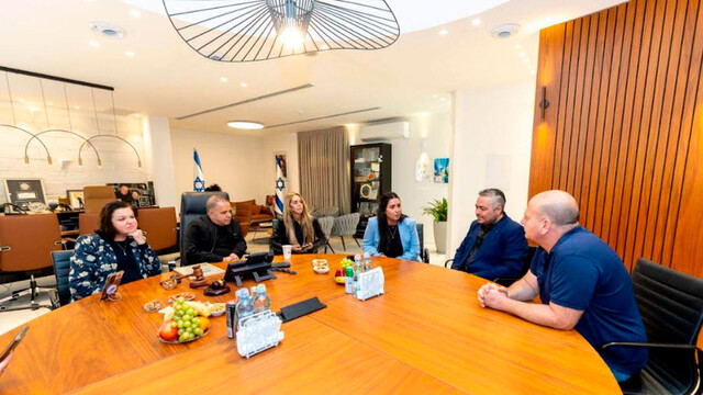 Мэр вручил благодарственную грамоту Йосефу Амшикашвили