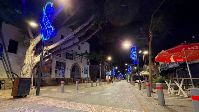 Пешеходная улица открыта для автомобильного движения!