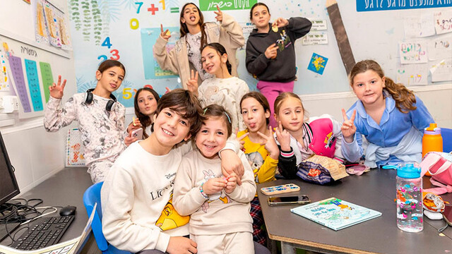 Защищенные «шмартафийот» для детей работников жизненно важных служб