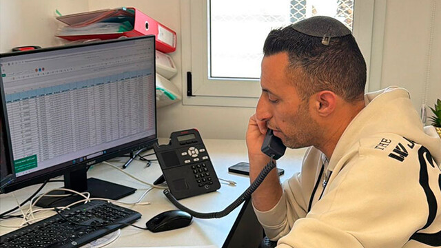 Муниципалитет Ашкелона поддерживает связь с тысячами пожилых жителей